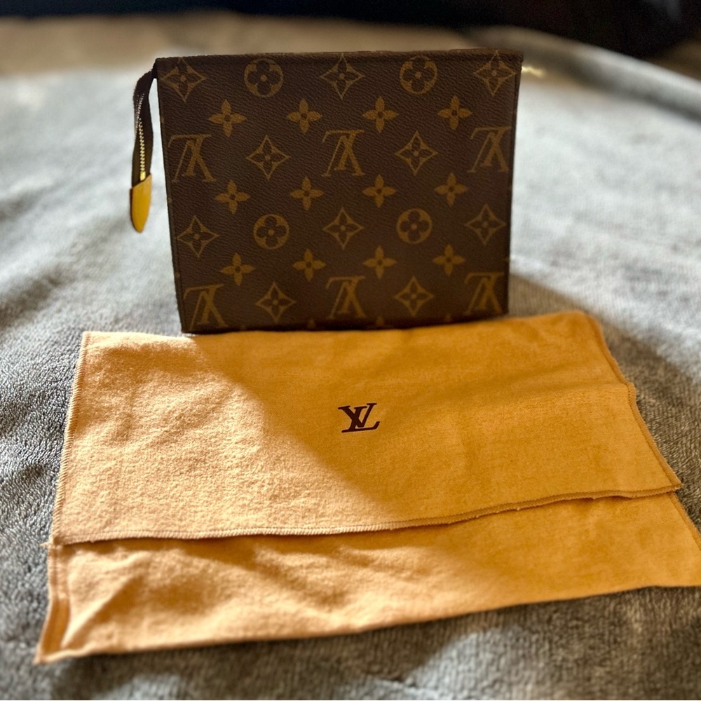 Louis Vuitton Monogram Toiletry 19 Pouch